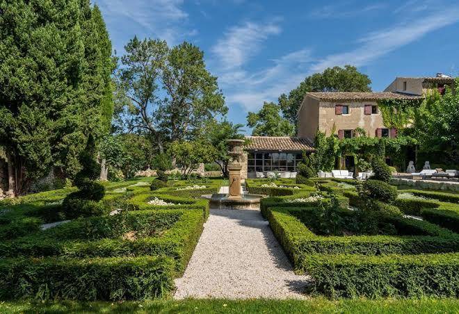 Le mounestier gites de charme et de prestige a la barben provence