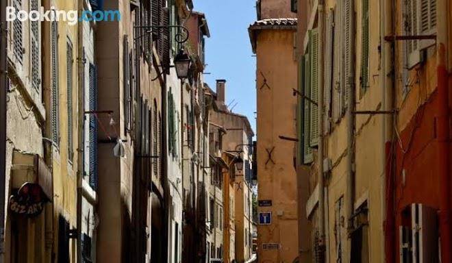 Les volets bleus vieux port