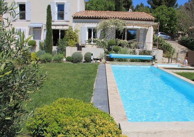 Mas de la figuiere gite et location de vacances maussane les alpilles