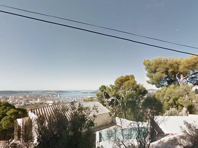 Face a la rade de toulon