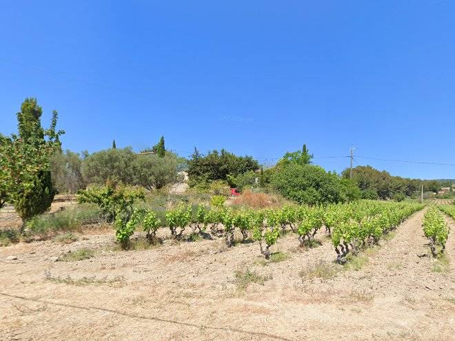 La bastide aux volets rouges
