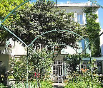 Au Saint Roch Hotel Et Jardin Image