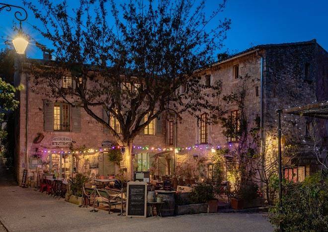 Le petit cafe