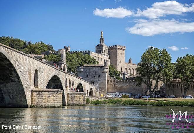 Sas grand hotel du pont d avignon