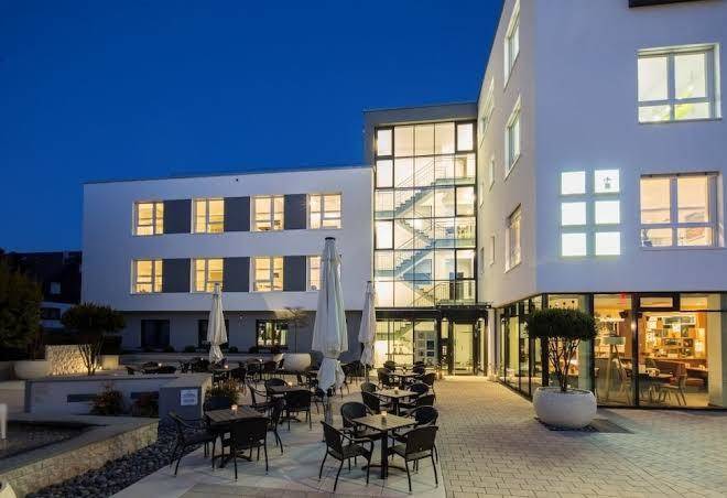 Hotel logis first class business suites in renningen