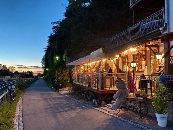 Wirtshaus mit wirtshausstadel gastehaus zum felsen