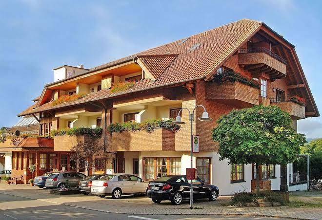 Hotel restaurant vinothek lamm