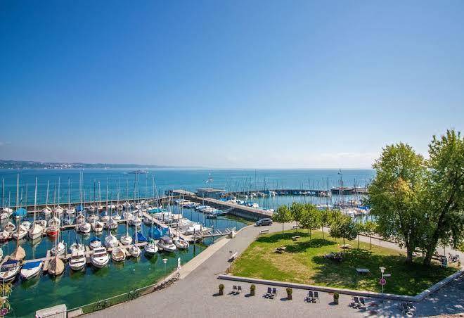 Schiff am see