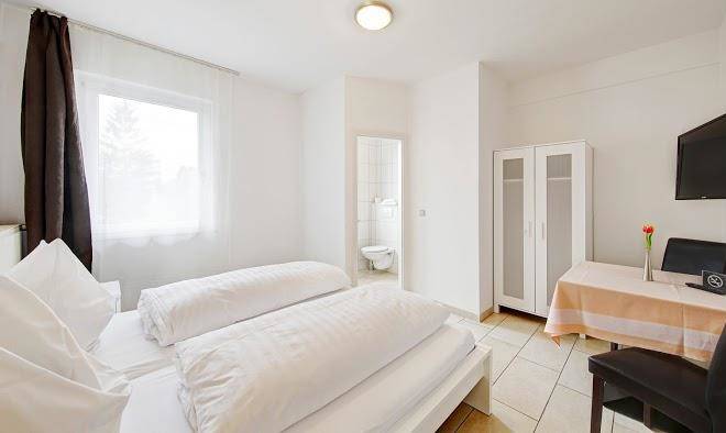 Gaststatte Post Neuhausen Image