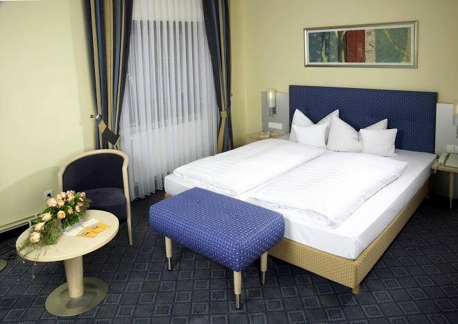 Hotel Lowen Mannheim Seckenheim Image