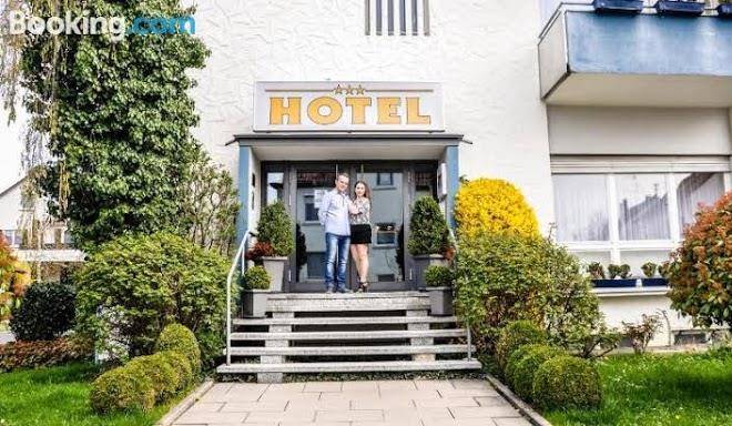 Hotel metzingen garni inh lambros vellis