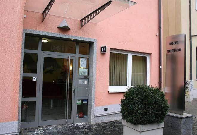 Hotel neuthor