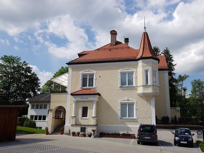Gastehaus peterhof und ferienwohnungen ek