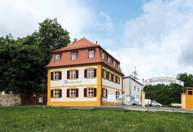 Bruckertshof Hotel Gaststatte Biergarten Image