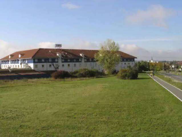 Center Hotel Drive Inn Image