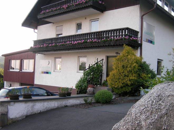 Pension karamia