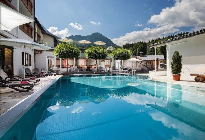 Alm & wellnesshotel alpenhof s