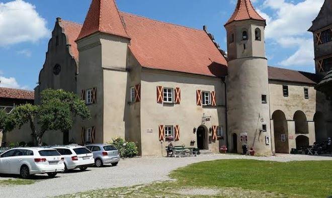 Furstliche Burgschenke & Schlosshotel Harburg Image