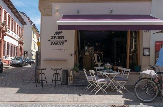Fahr away weinbar & hotel