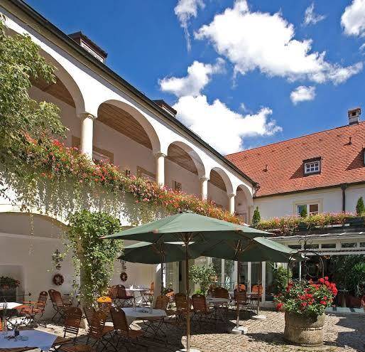 Schlosshotel neufahrn ek