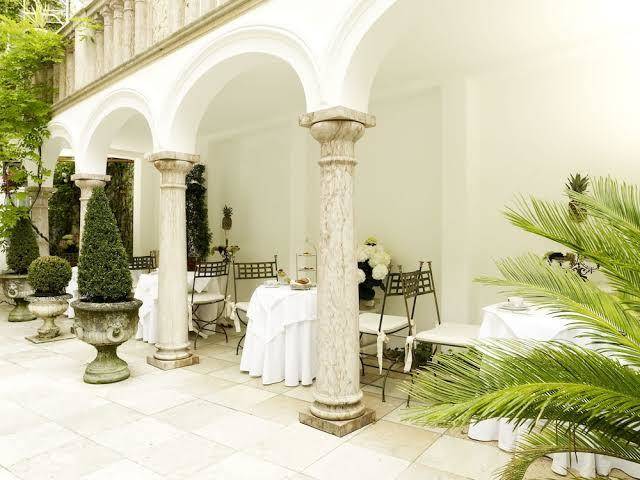 Hotel opera