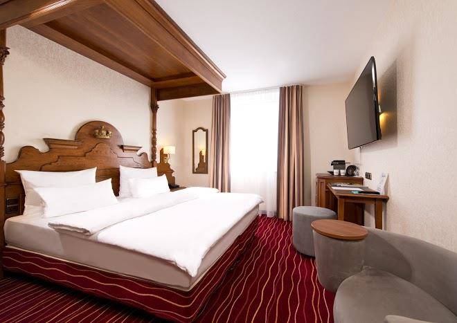 King's hotel first class