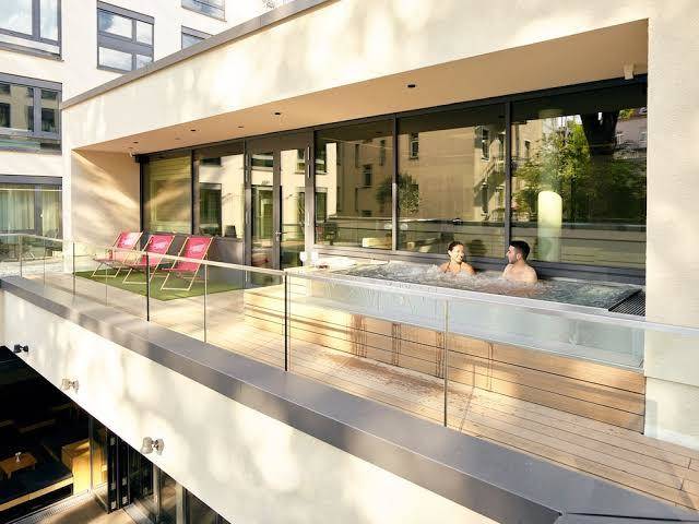 Schwabinger Wahrheit By Geisel Image