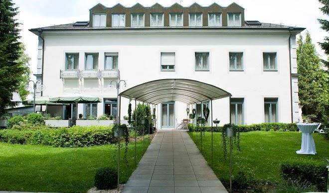 Hotel am schlos gmbh