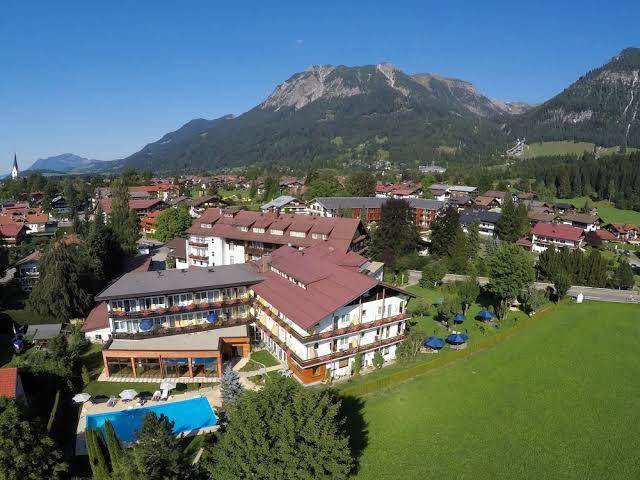 Hotel wittelsbacher hof gmbh & co kg