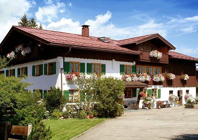 Thaddaus haus