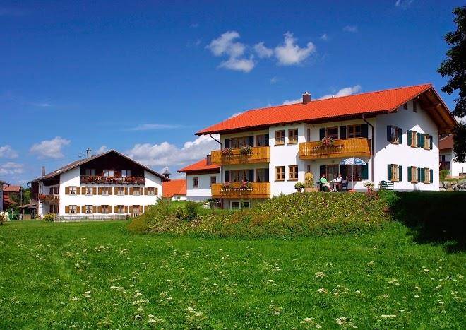 Bauernhof und landhaus beim gorar