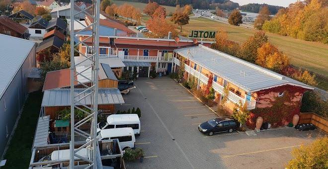 Max motel