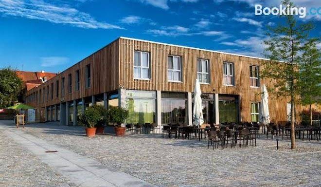 Hotel & restaurant seenario