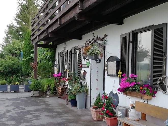 Iris Brotzeitstuble Im Alten Thannhof Image