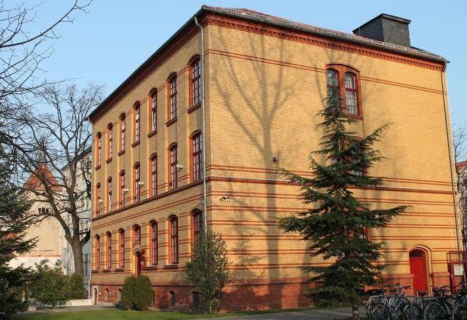 Hotel die schule