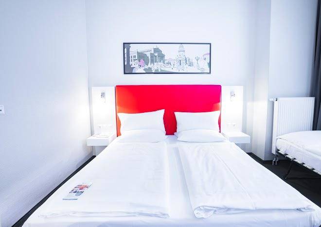Select hotel berlin checkpoint charlie