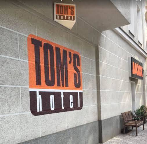 Tom's hotel