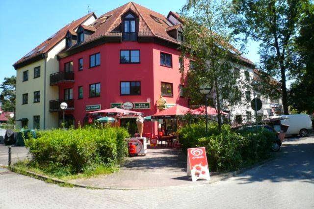 Pension & cafe petticoat