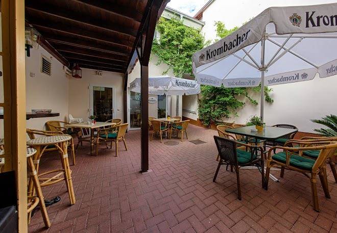 Hotel restaurant cafe lender