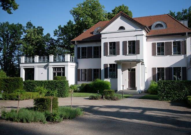 Herrenhaus roeddelin