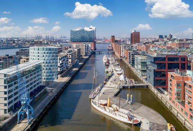 Hafenkran hamburg by floatel