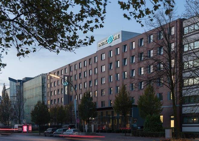 Hotel Motel One Hamburg Altona Image