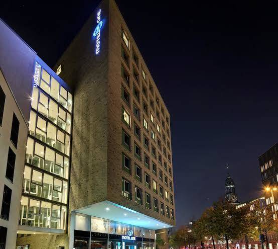 Hotel motel one hamburg am michel