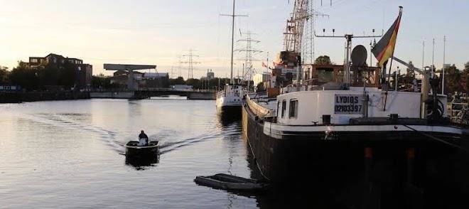 Schiffshotel schlafen im hafen