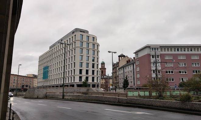 Hotel motel one frankfurt romer