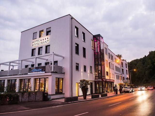 Restaurant steinernes schweinchen