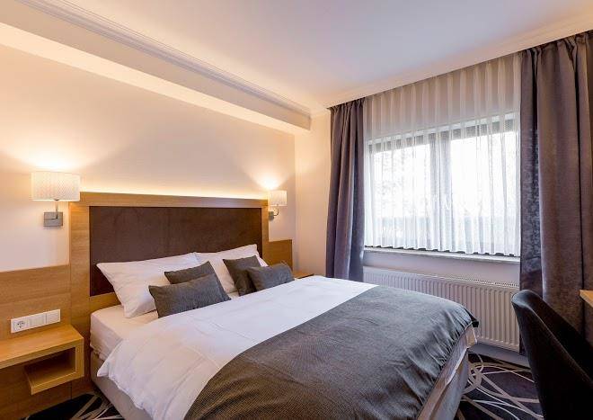 Hotel & restaurant lang