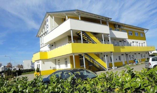 I motel ltd