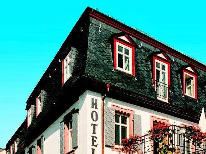 Breuer's Rudesheimer Schloss Image