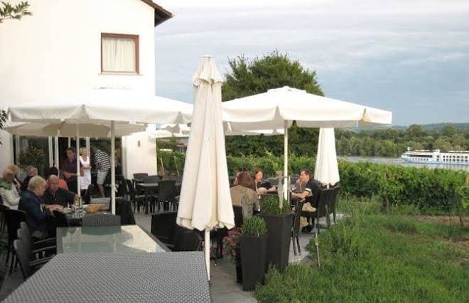 Gutsausschank und gastehaus rheinblick gmbh und co kg